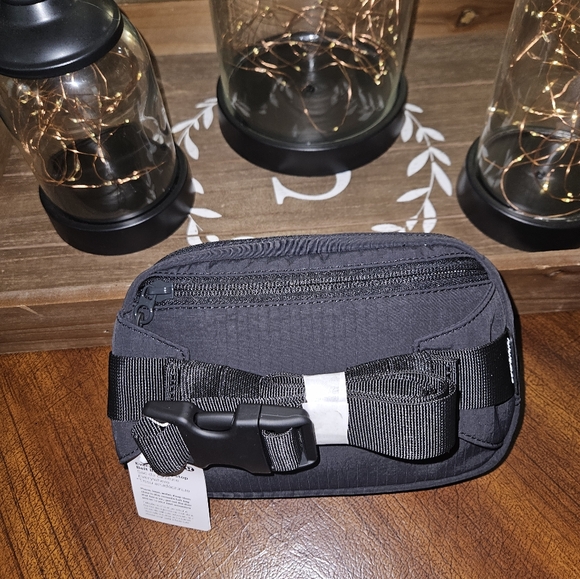 Lululemon Athletica Black Minimalist Crossbody Bag - Picture 8 of 8